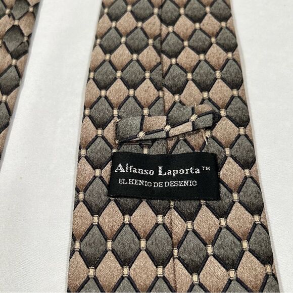 100% Silk Hand Made Alfonso Laporta brown two toned diamond patterned neck tie - Picture 5 of 6